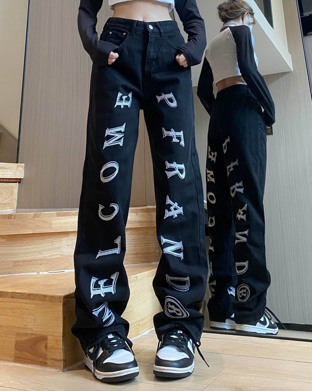 【韓国通販 dgo】UNISEX アルファベットロゴ刺繍 ストレートジーンズ ブラック(M3906）センス溢れるファッションitem