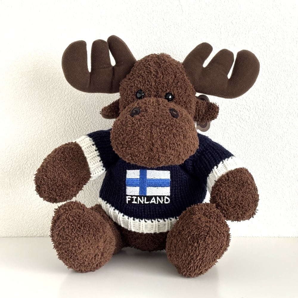 NORDIC SOUVENIR】ムースぬいぐるみ19cm・フィンランドロゴセーター