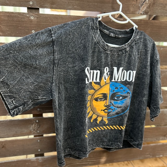 月と太陽ティシャツ