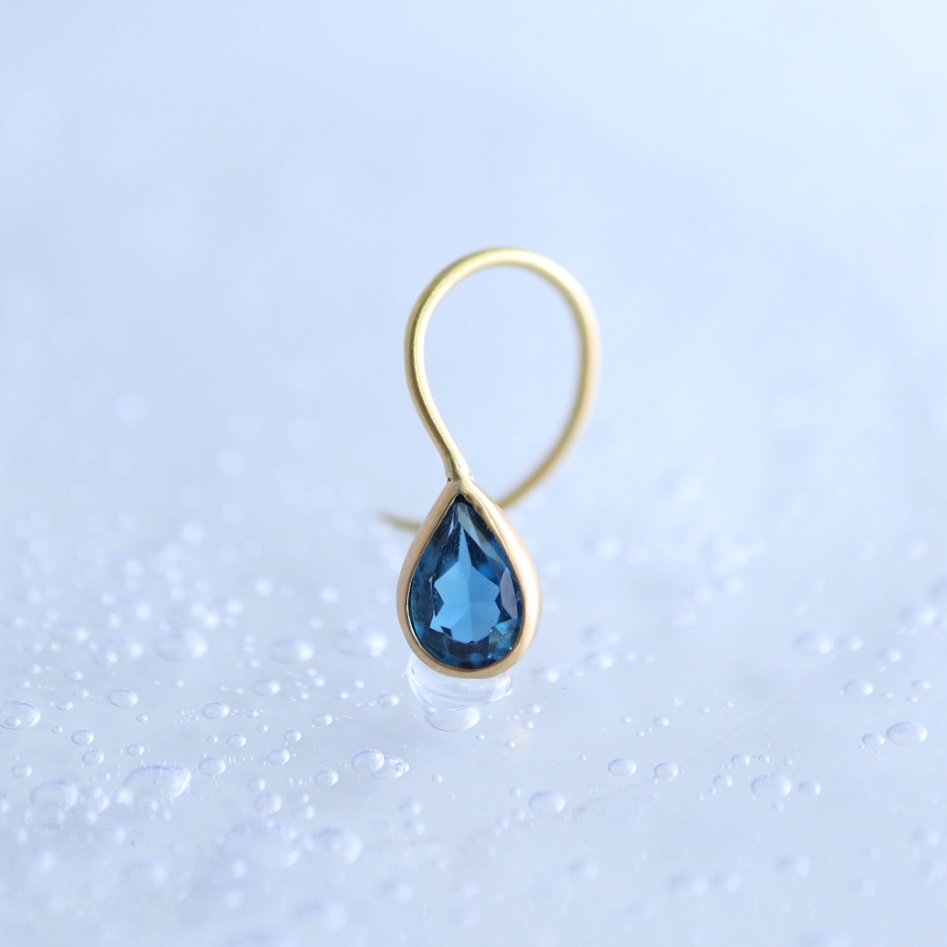 shizuku- 雫】ピアス K18YG ロンドンブルートパーズ | Larmes de Poisson