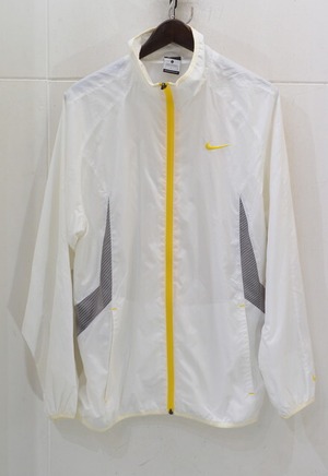 NIKE ナイロンジャケット