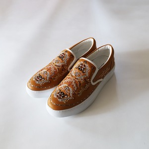 <FLORAL> EMBROIDERY SLIP-ON - BEIGE