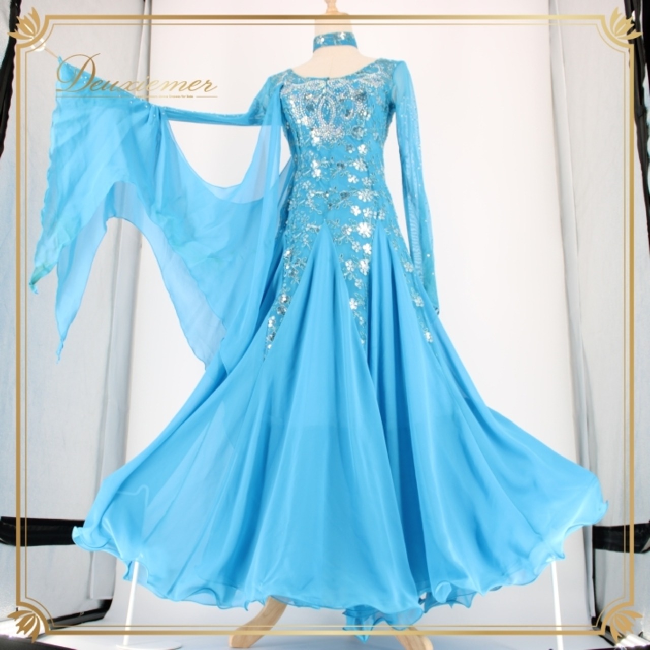 社交ダンス 衣装 スタンダード ドレス ワンピース パーティドレス ブルー系 水色 レース 長袖 チョーカー 派手 ラインストーン スパンコール 涼しげ フロート 二重スカート 花模様 光る スパンコール セクシー エレガント 輝く 上品 ふんわり 体型カバー 舞台衣装 ダンスパフォーマンス 発表会 ゆったり 目を引く