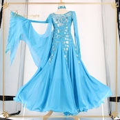 社交ダンス 衣装 スタンダード ドレス ワンピース パーティドレス ブルー系 水色 レース 長袖 チョーカー 派手 ラインストーン スパンコール 涼しげ フロート 二重スカート 花模様 光る スパンコール セクシー エレガント 輝く 上品 ふんわり 体型カバー 舞台衣装 ダンスパフォーマンス 発表会 ゆったり 目を引く