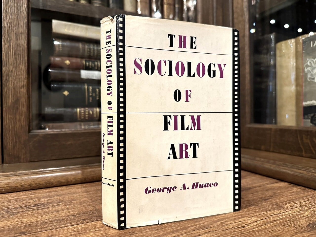 【ST008】The Sociology of Film Art / second-hand book
