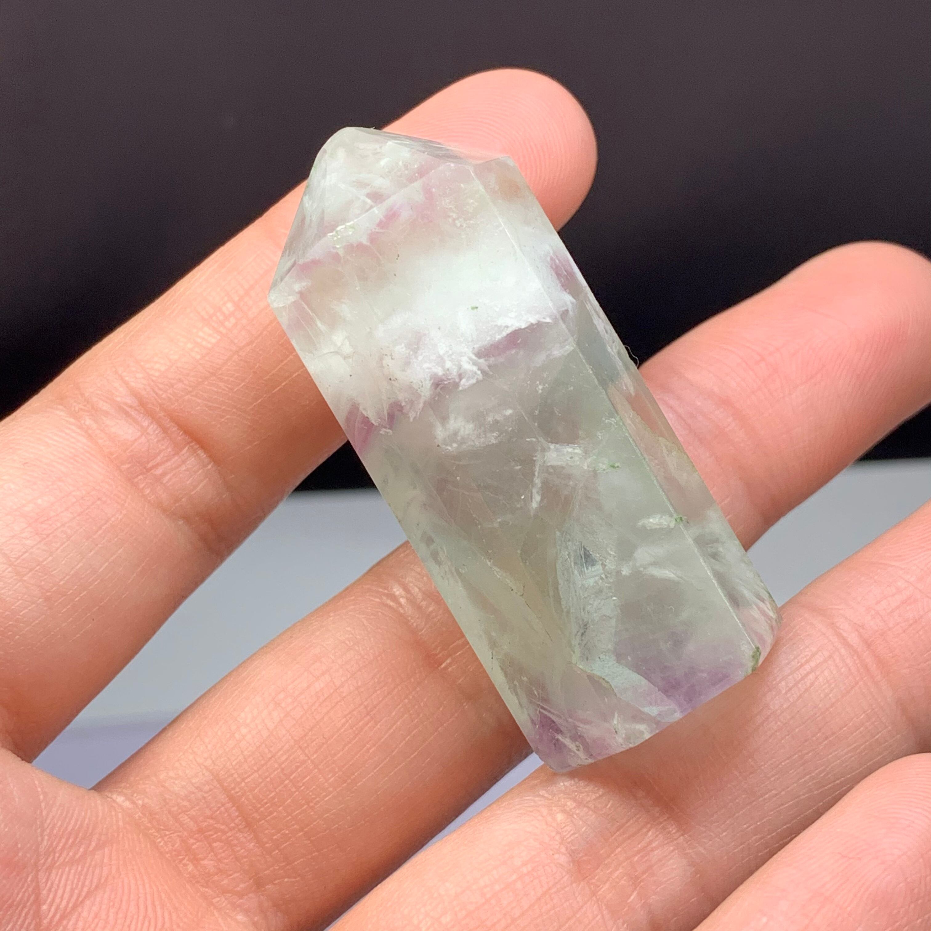 ❸ 虹あり エンジェルフェザーフローライト ポイント 虹入り エンジェルフェザー フローライト Middle 約4.7cm 天使の羽