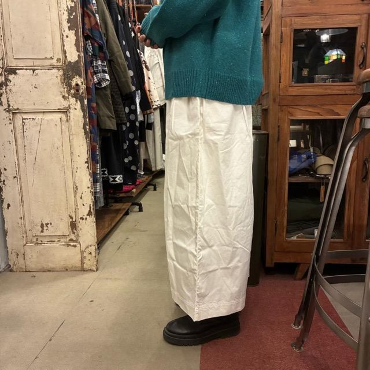 ICHI Cotton Gathered Volume Pants in White. Wide-leg, easy-fitting, baggy pants for women.