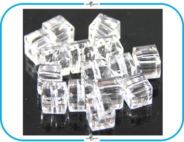 IMB2 クリスタル キューブ ビーズ 4mm クリア 透明 30個セット ハンドメイド アクセサリー 手芸 材料 素材 キラキラ 正方形 デザイン 人気