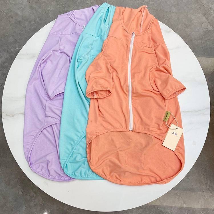 通気性のいいシンプルパーカー♪