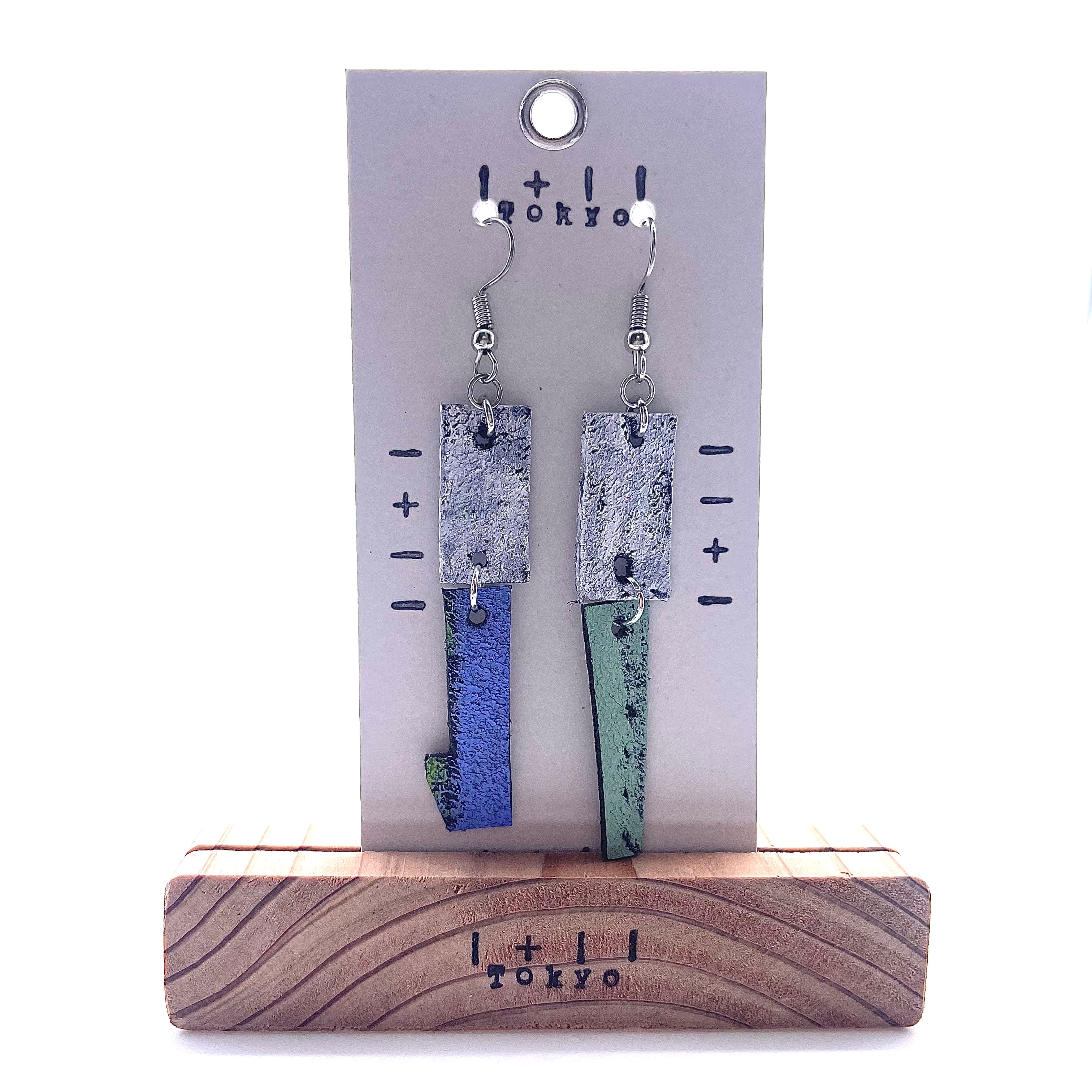 革ピアス　J（ジェイ）とI （アイ）　本革