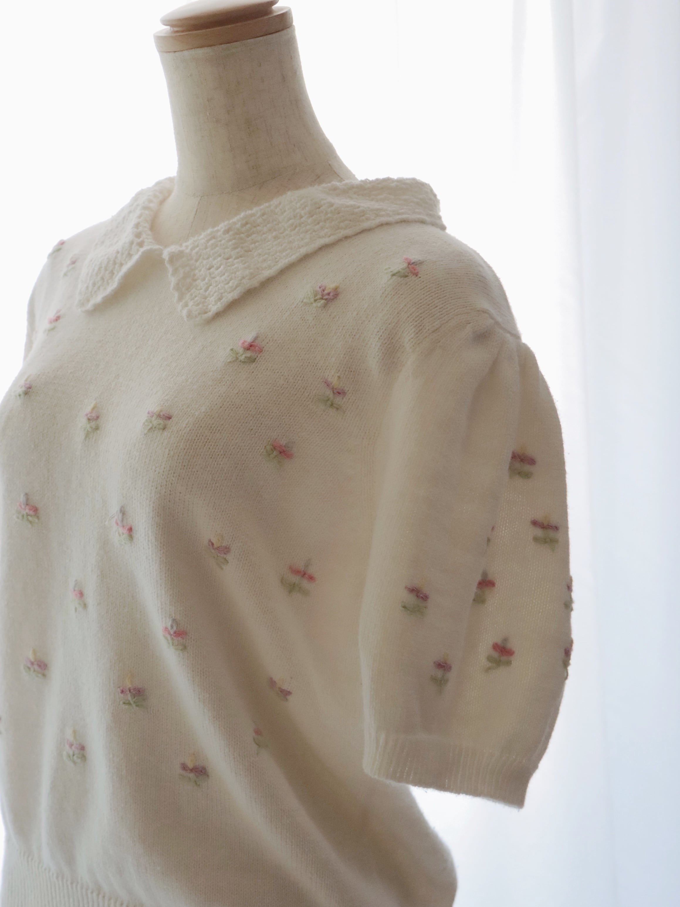 ●crochet collared & flower embroidery cotton knitted top