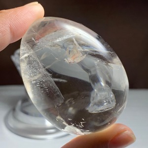 5.虹たま☆透明度高く大きい水晶たまご・可愛い台座付き