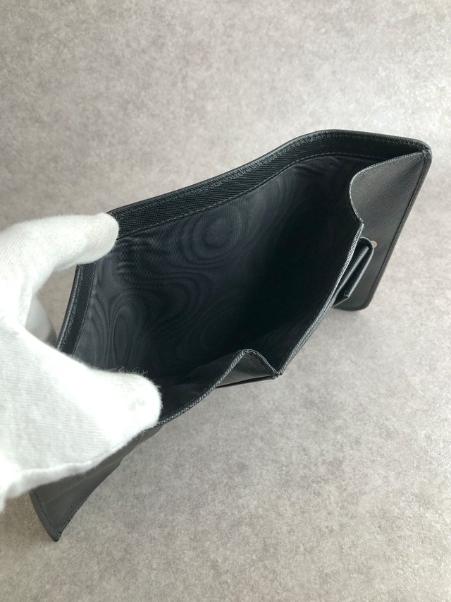 PRADA プラダ 財布 ブラック ロゴ サフィアーノレザー 2つ折り vintage ヴィンテージ オールド gfnuwt