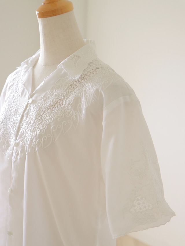 ●embroidery design cotton shirt