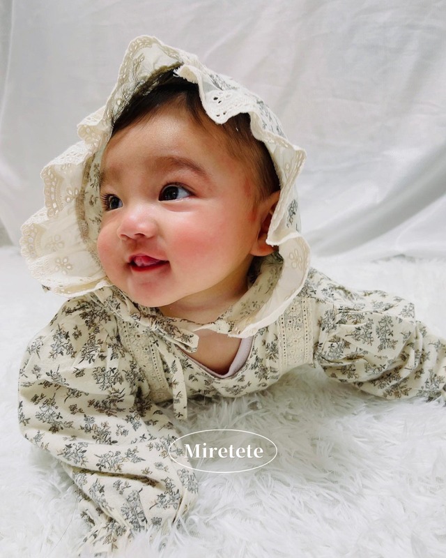 【取寄】淡色花柄とレーススカートがガーリーすぎるボンネット付きロンパース