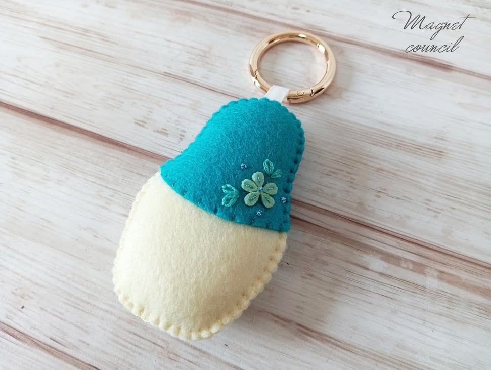 フェルトキーホルダー（マトリョーシカ・グリーン） | ハンドメイド