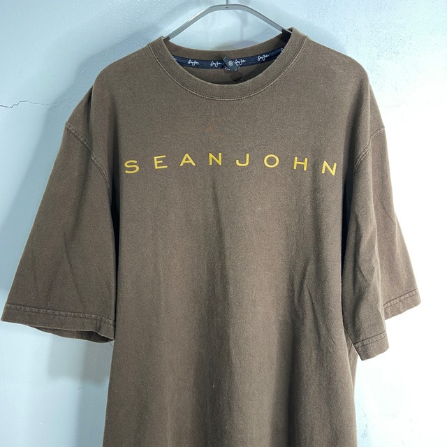 『送料無料』Sean John ショーンジョン　ロゴプリントTシャツ　XL ブラウン系