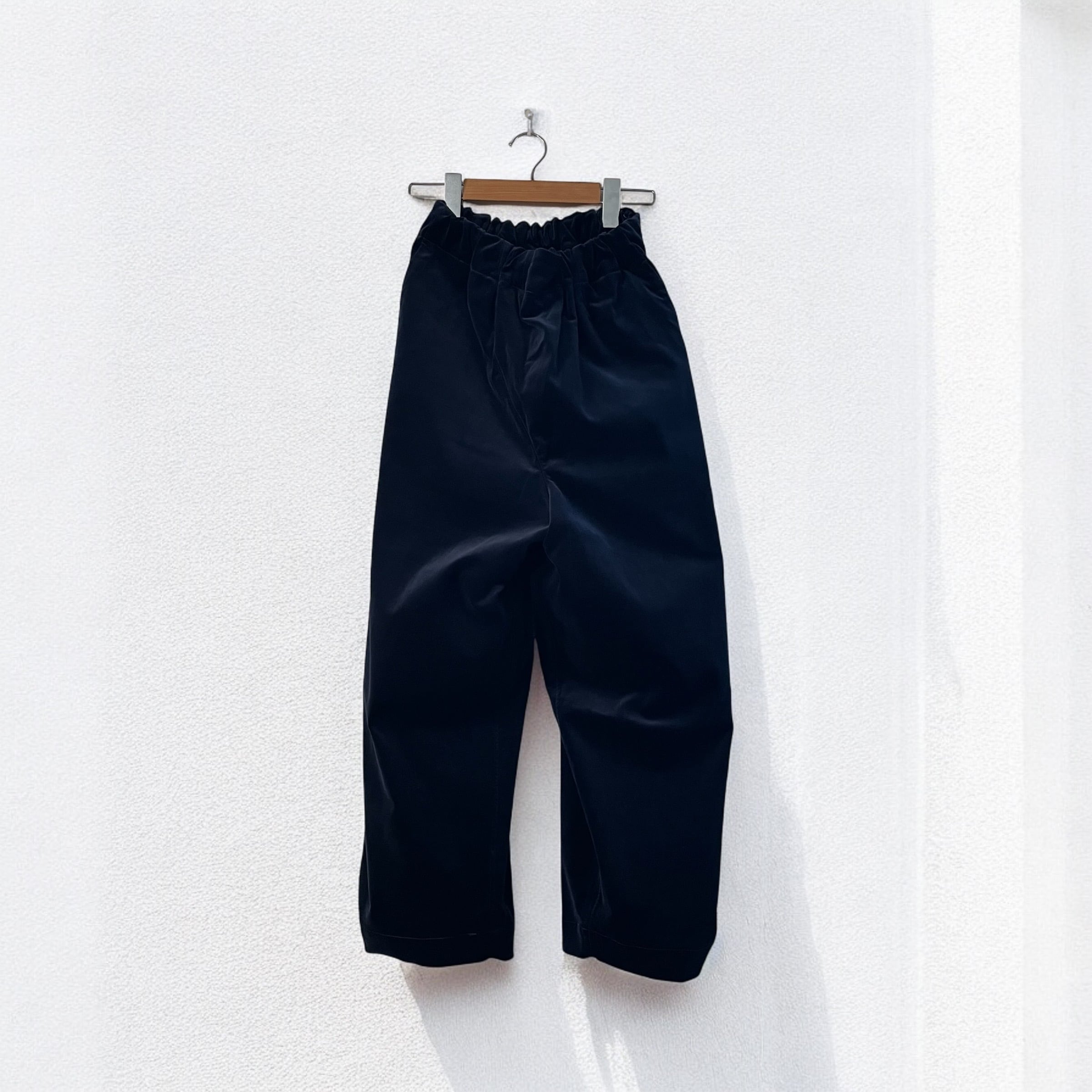 WIDE TUCK EASY TROUSERS/SULFER DYED LINEN/BLACK【結-yui