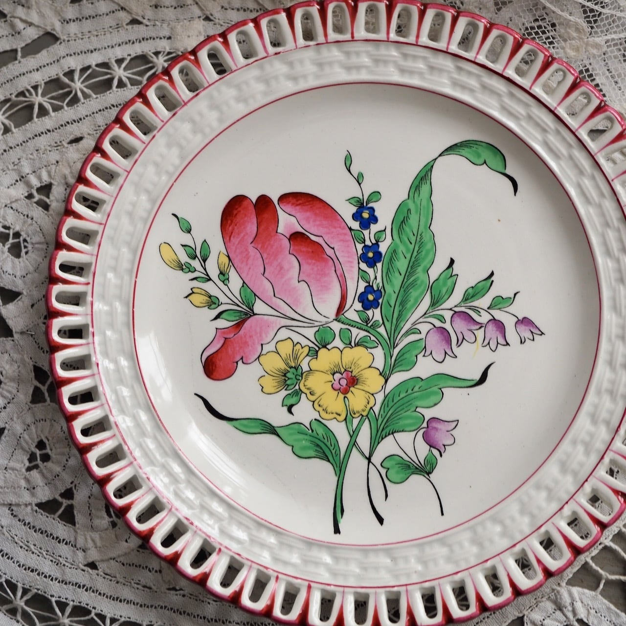 リュネヴィルKGのパニエプレート"Réverbère"チューリップ1輪