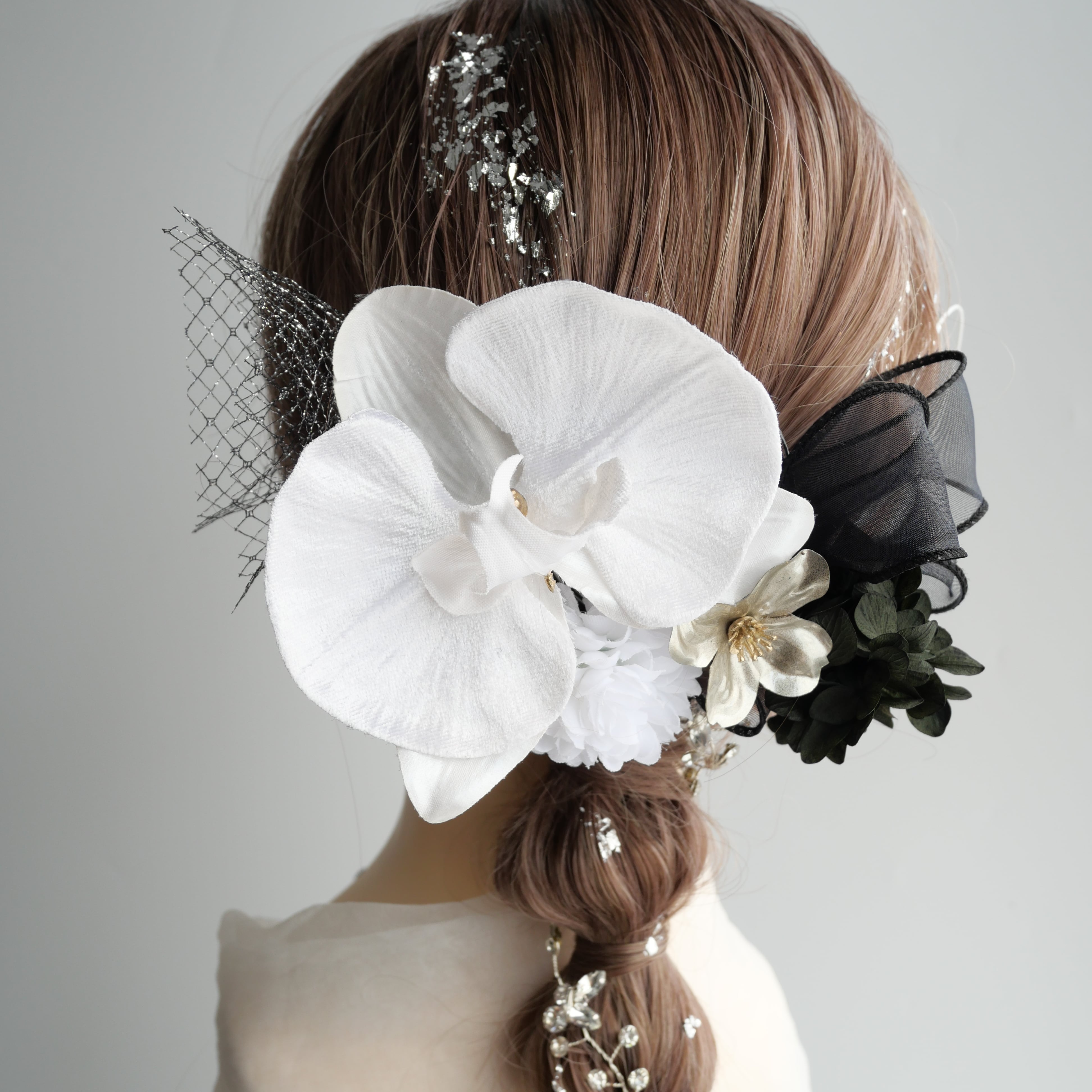 A116 ストーンカチューシャの髪飾り 黒 成人式 卒業式 七五三 浴衣