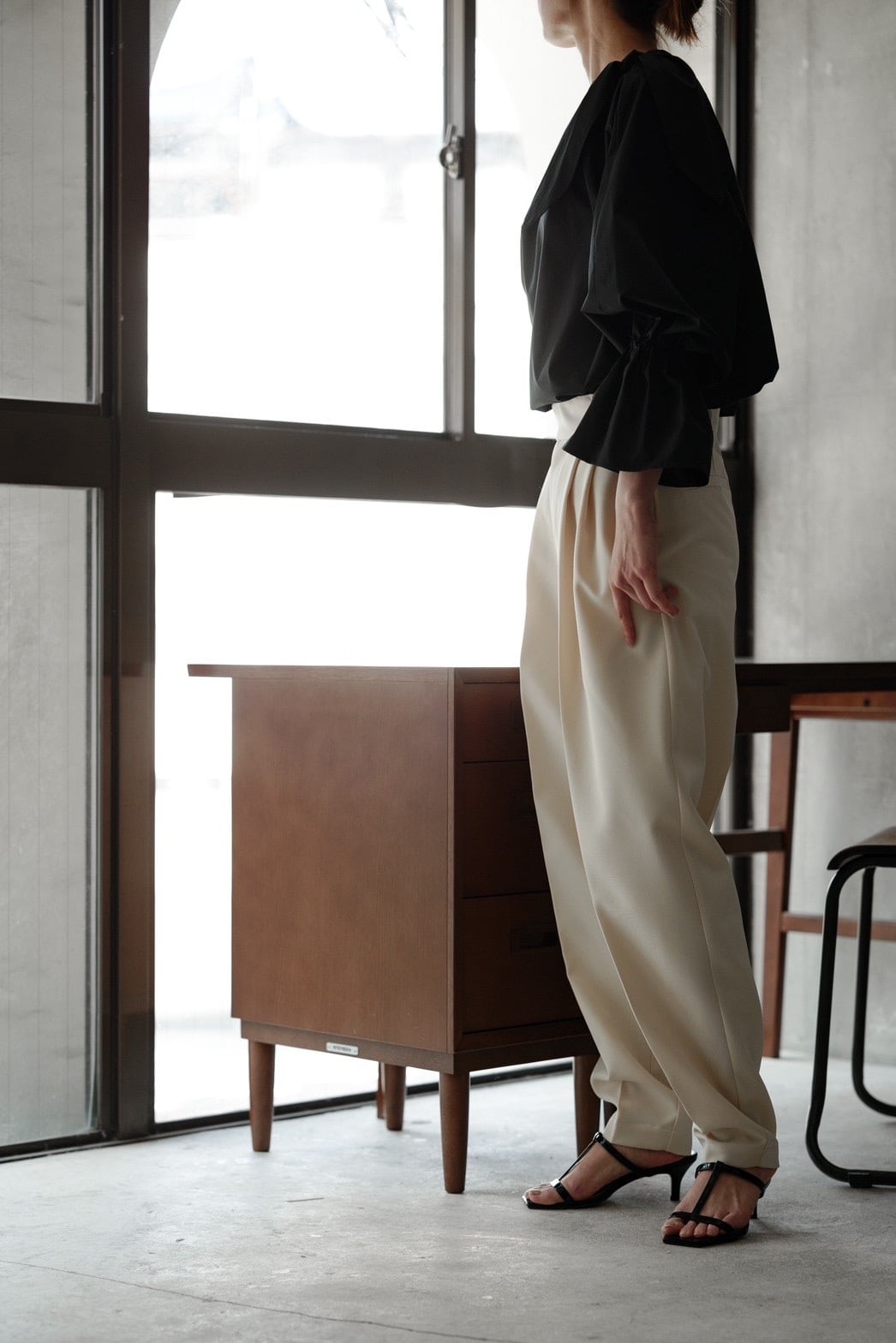 vertical pants(cream) ご注文より一週間前後で発送 | roughlow 
