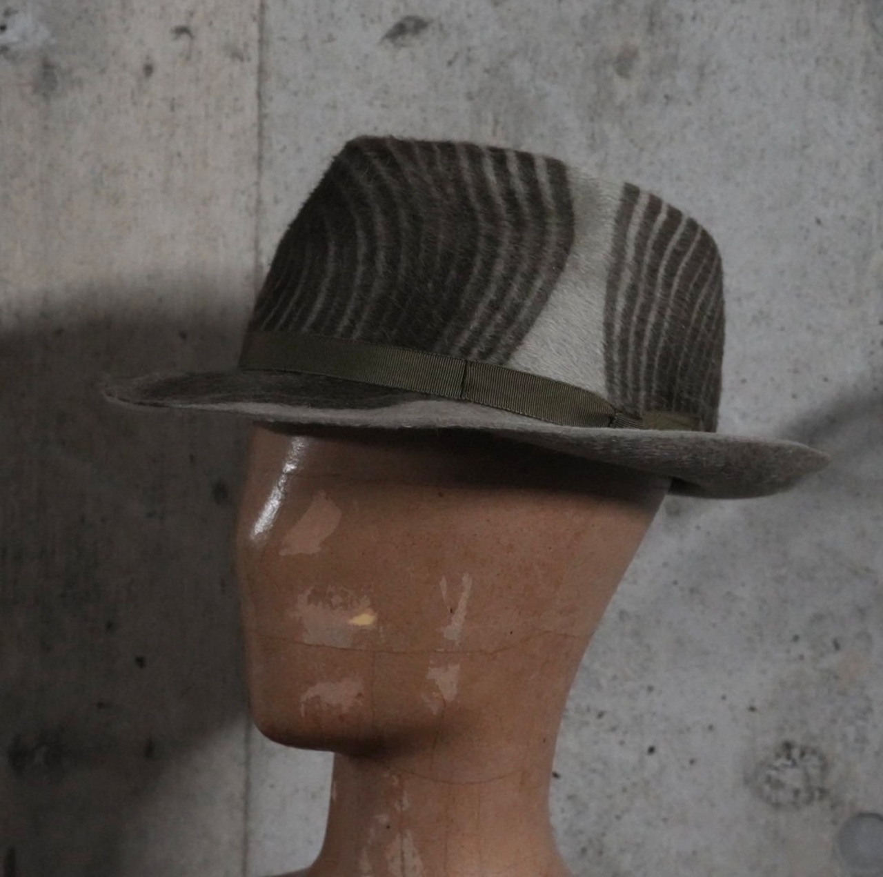 【HeArT&Co. (ハートアンドコー)】チェコ メデューサベル スパイラル柄