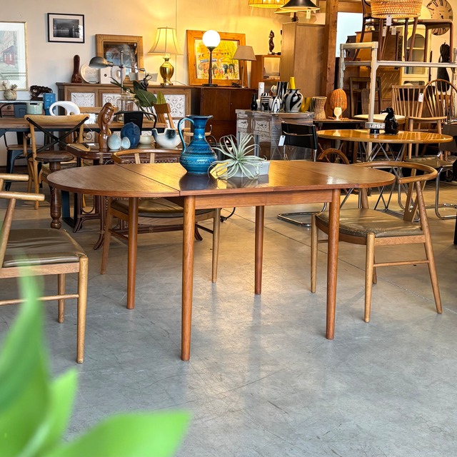 Vintage Oval Extention Table / Denmark
