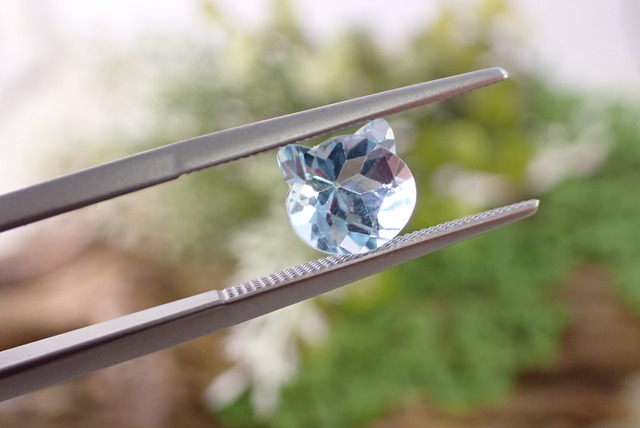 ブルートパーズ（くまカット）　2.36ct　[C3‐437]