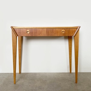 Console table / CS139