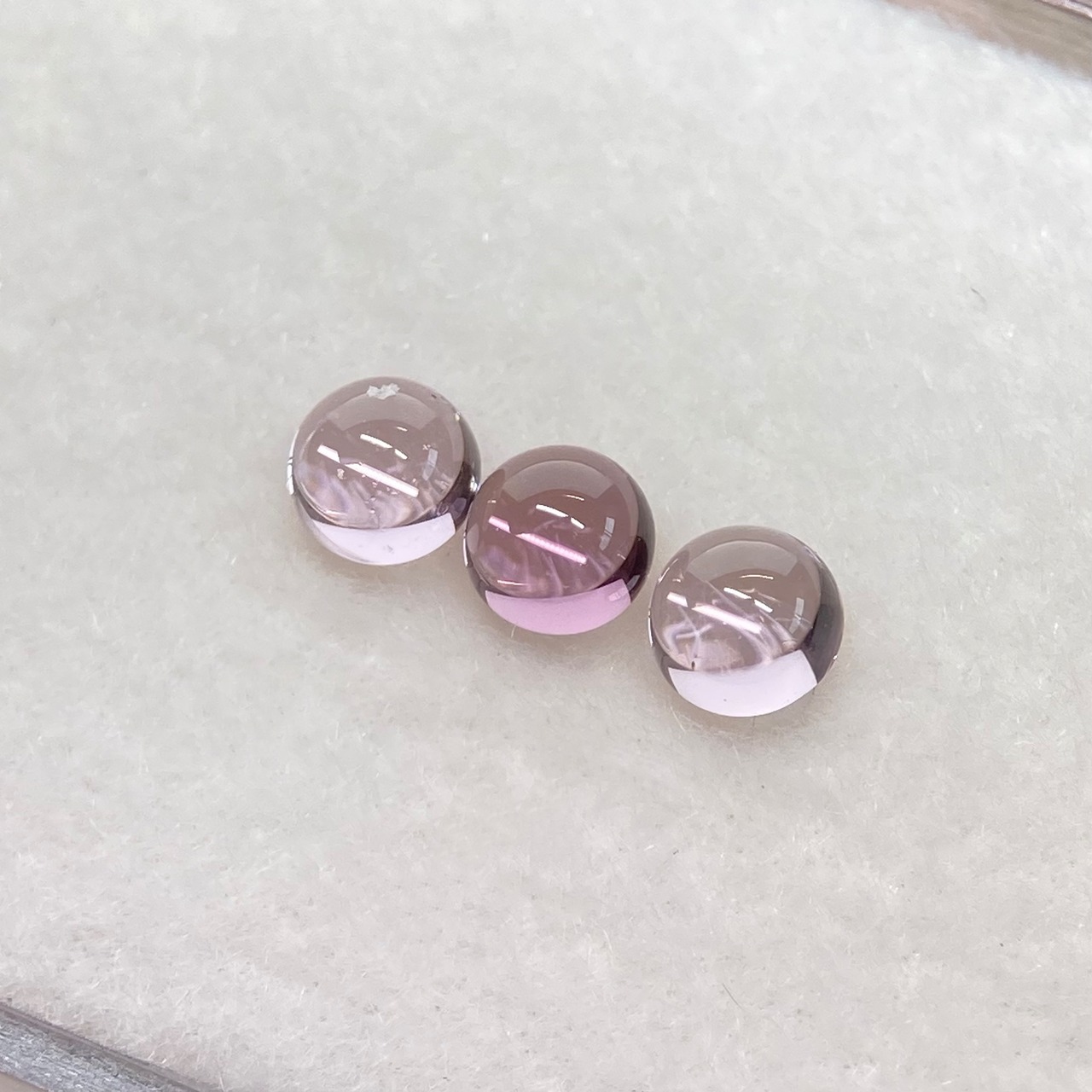 白桃のスピネル 3石セット r-0653