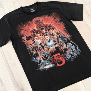 【 Stranger Things / ストレンジャーシングス  】ストレンジャーシングスSeason5 広告PRイラストデザイン / Tシャツ〚アメリカン雑貨 アメトイ〛