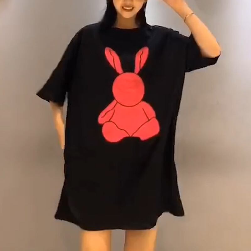 プラスサイズの婦人服2020新しいファットmmウエスタンスタイル年齢を減らすTシャツ漫画半袖ドレス袖穴黒ドレス ミックスインファッション64981752881