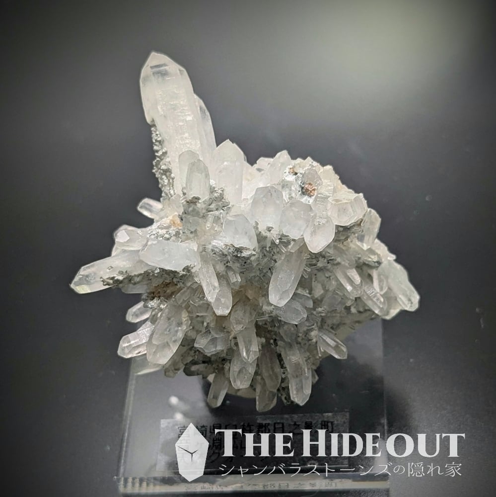 日本国産鉱物標本036 宮崎県臼杵郡日之影町乙ヶ淵(苔土フォイト電気石入り)水晶 360度大放射からのズドーン