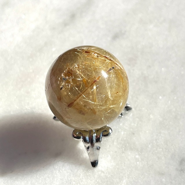 ゴールデンルチルクォーツ　丸玉　金運お守り石　（台座つき）【超美石】　3703