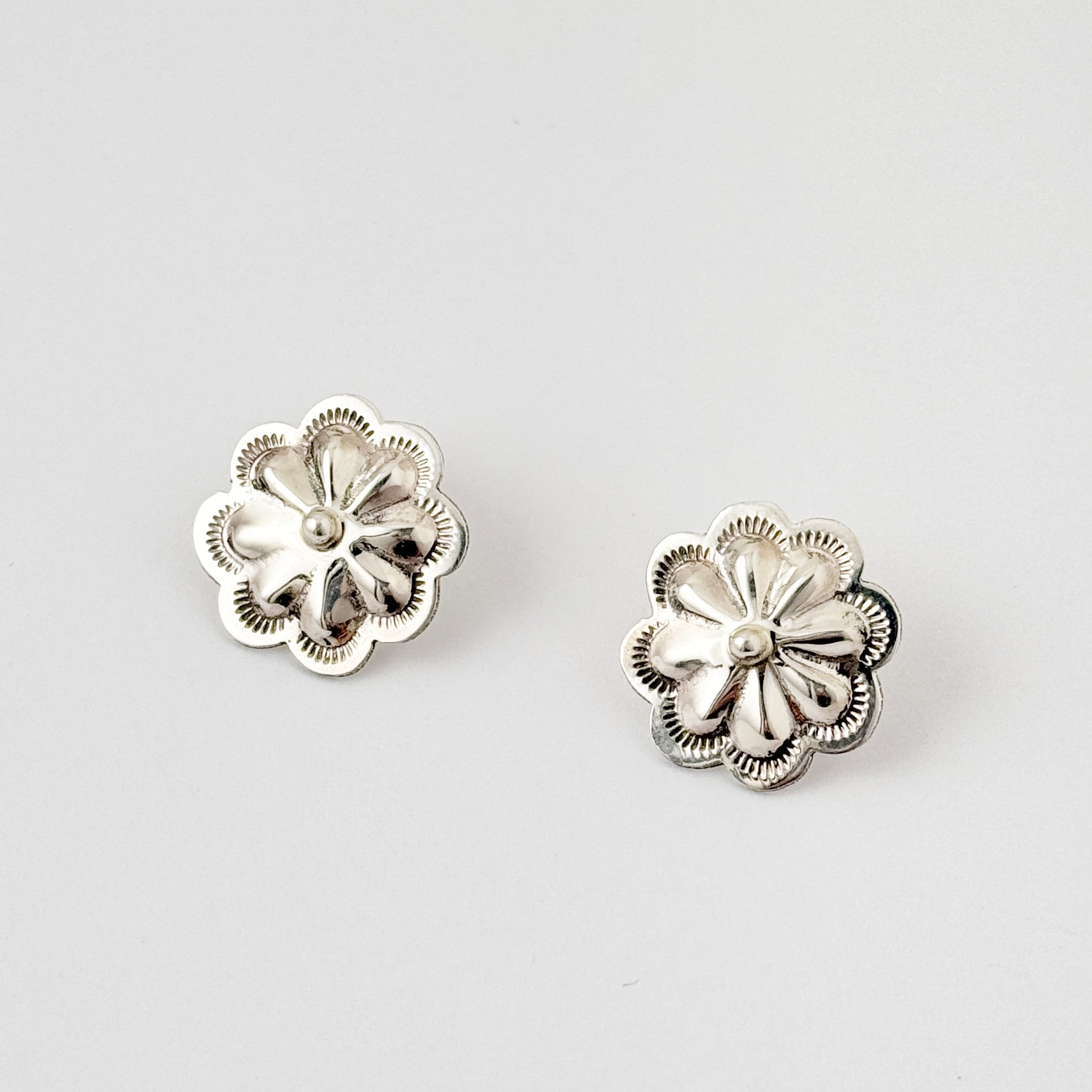 【一点物】《Indian Jewelry》フラワー コンチョピアス