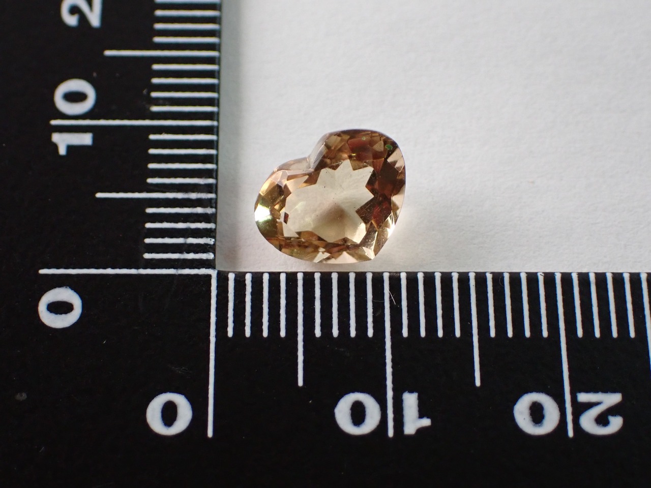 シトリン（ハートカット）　2.1ct　[C13‐609]