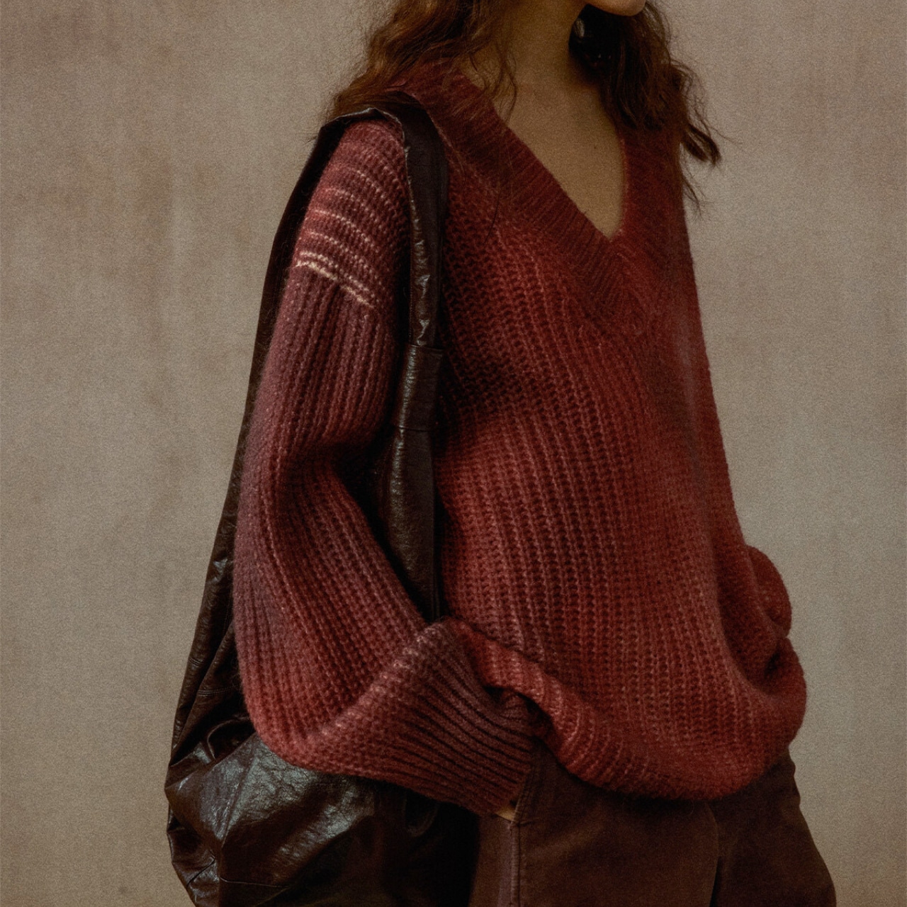 Deep V Relax Knit Pullover T4010