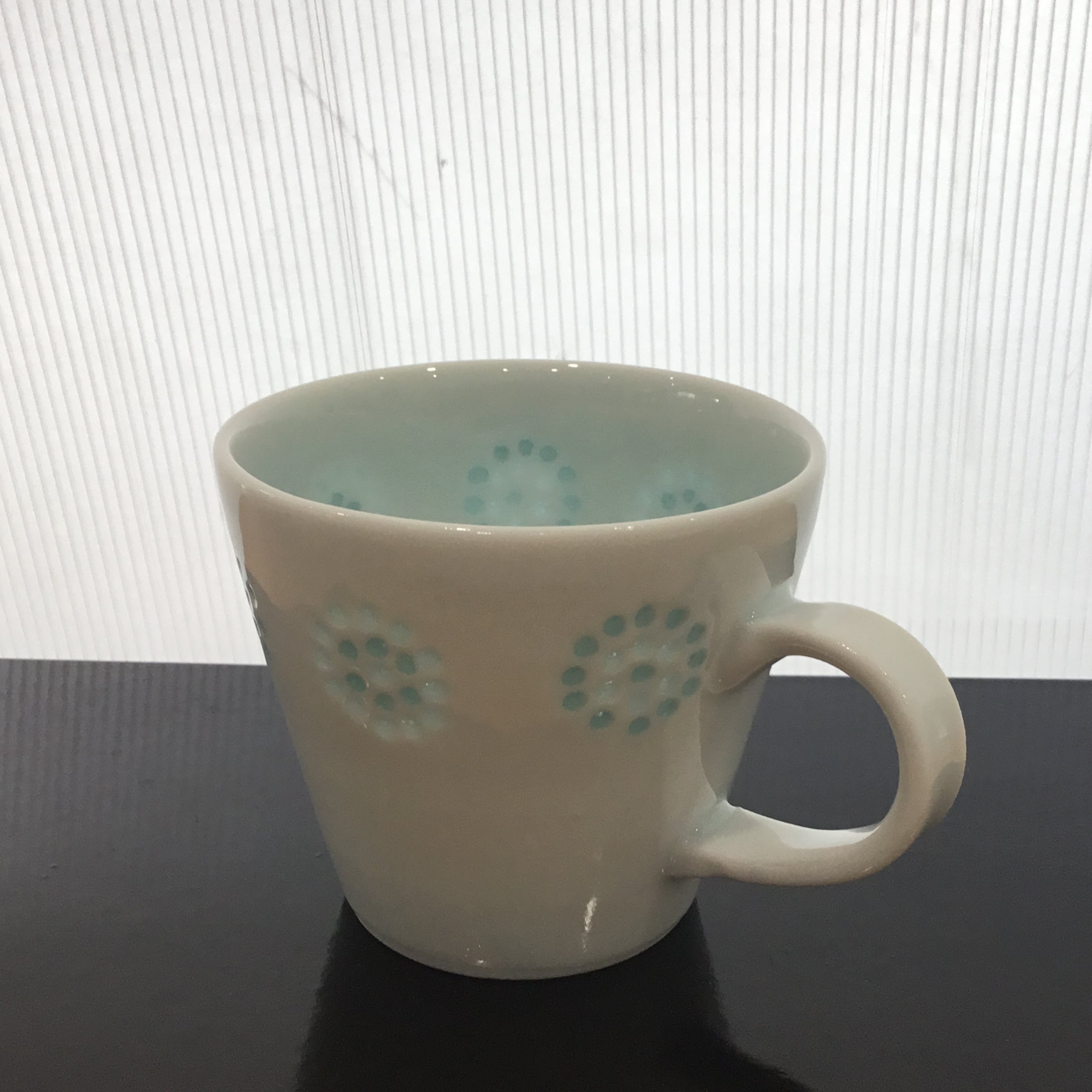 笠間焼 小林哲也作 青白磁蛍手 カップ | 趣味の園芸と陶器山竹