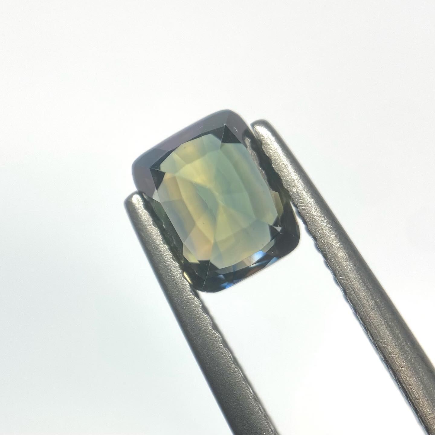 日夜を表したサファイア