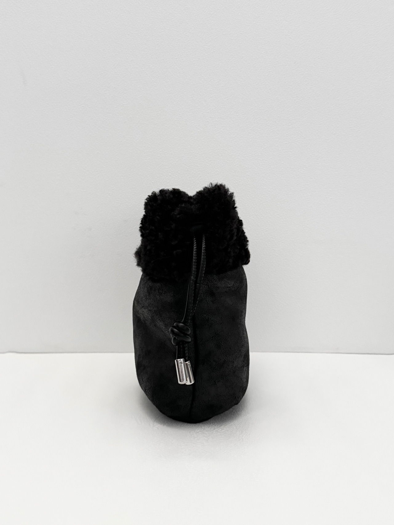mouton bucket bag