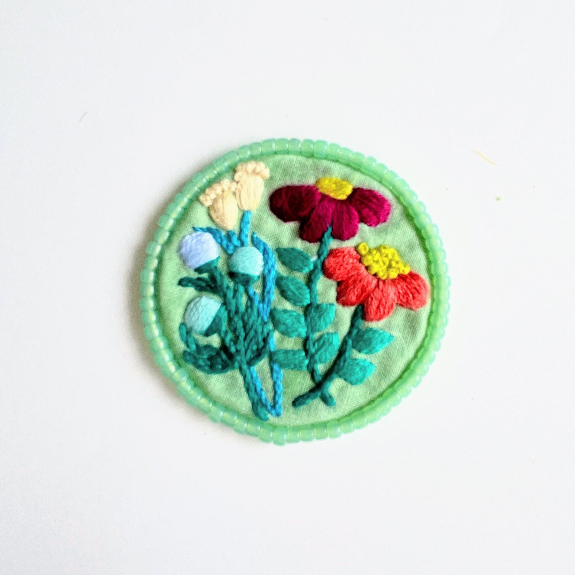 ビーズで飾った草花の刺繍ブローチ【botanical】#306 | j.couture