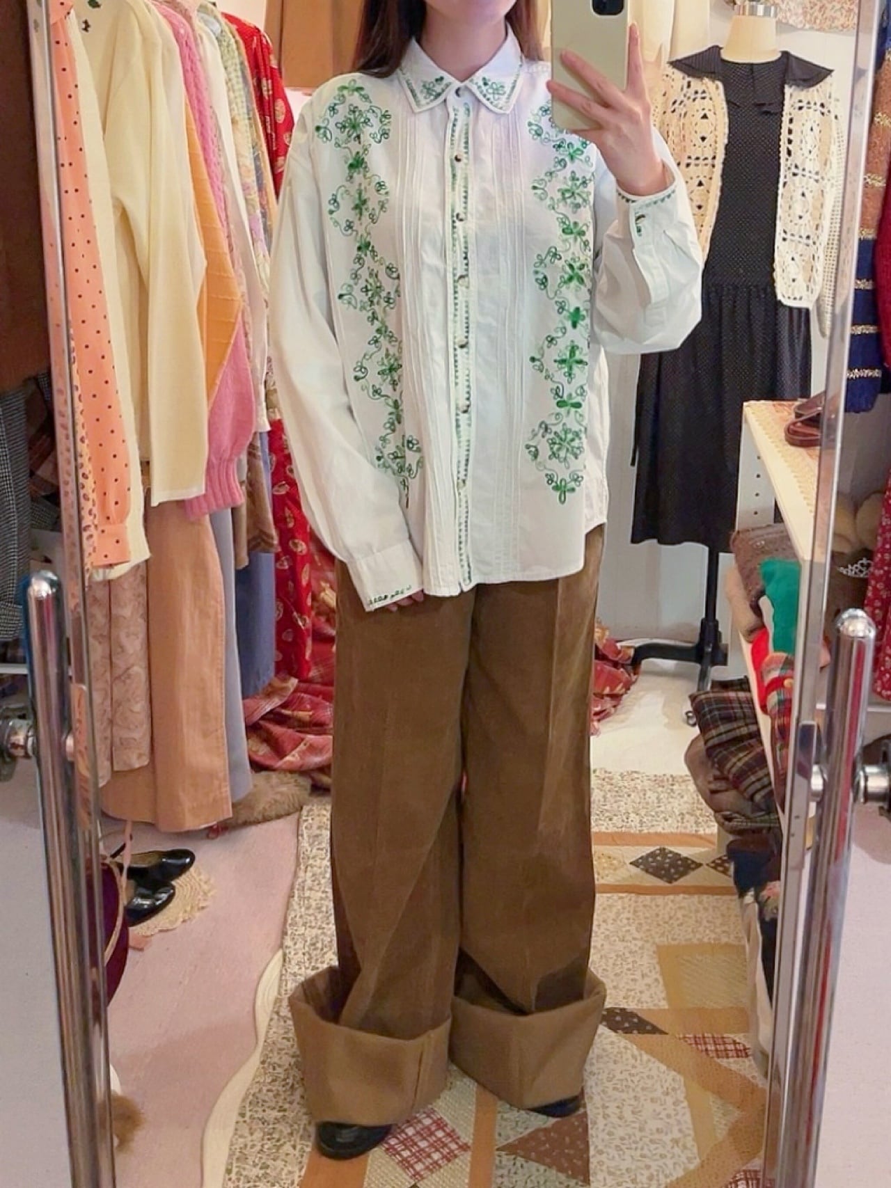 clover embroidery white shirt