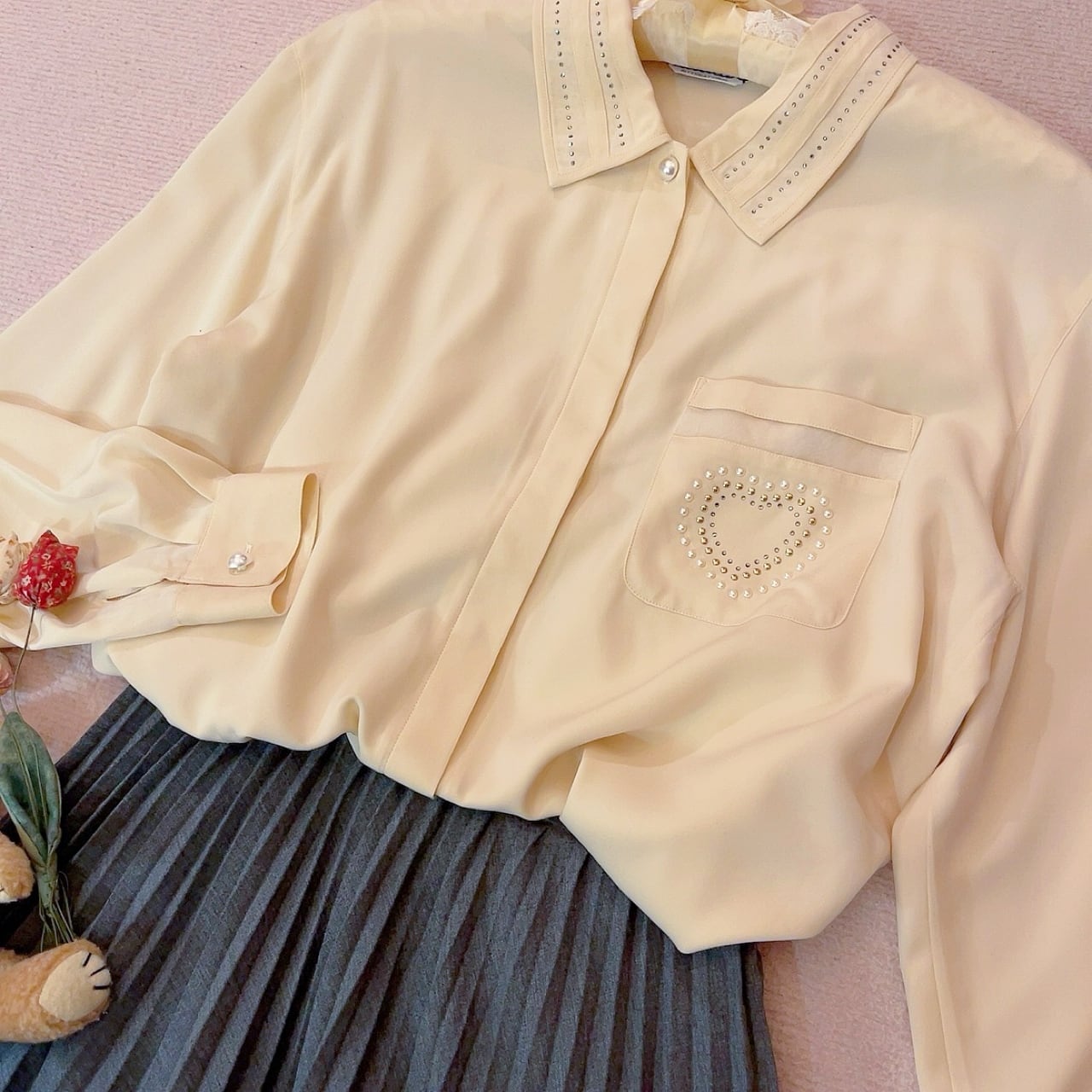 heart rhinestone cream blouse