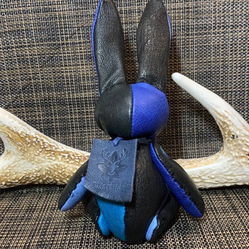ジビエレザー鹿革ベルラビ★端革を使ってアップサイクル「ベルズラビット」写真の1点販売です　ブラック&ブルー系