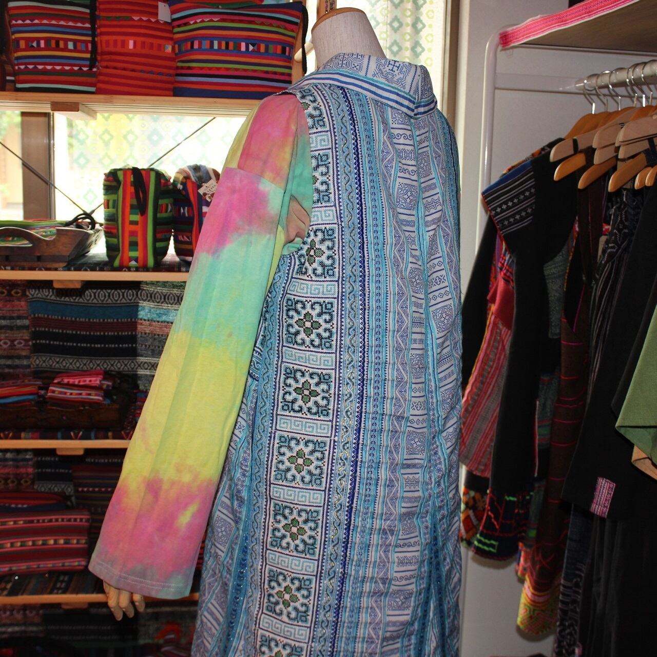 モン族 手織り麻布 手刺繍ベスト 民族 モン族 手織り麻布 手刺繍ベスト 民族