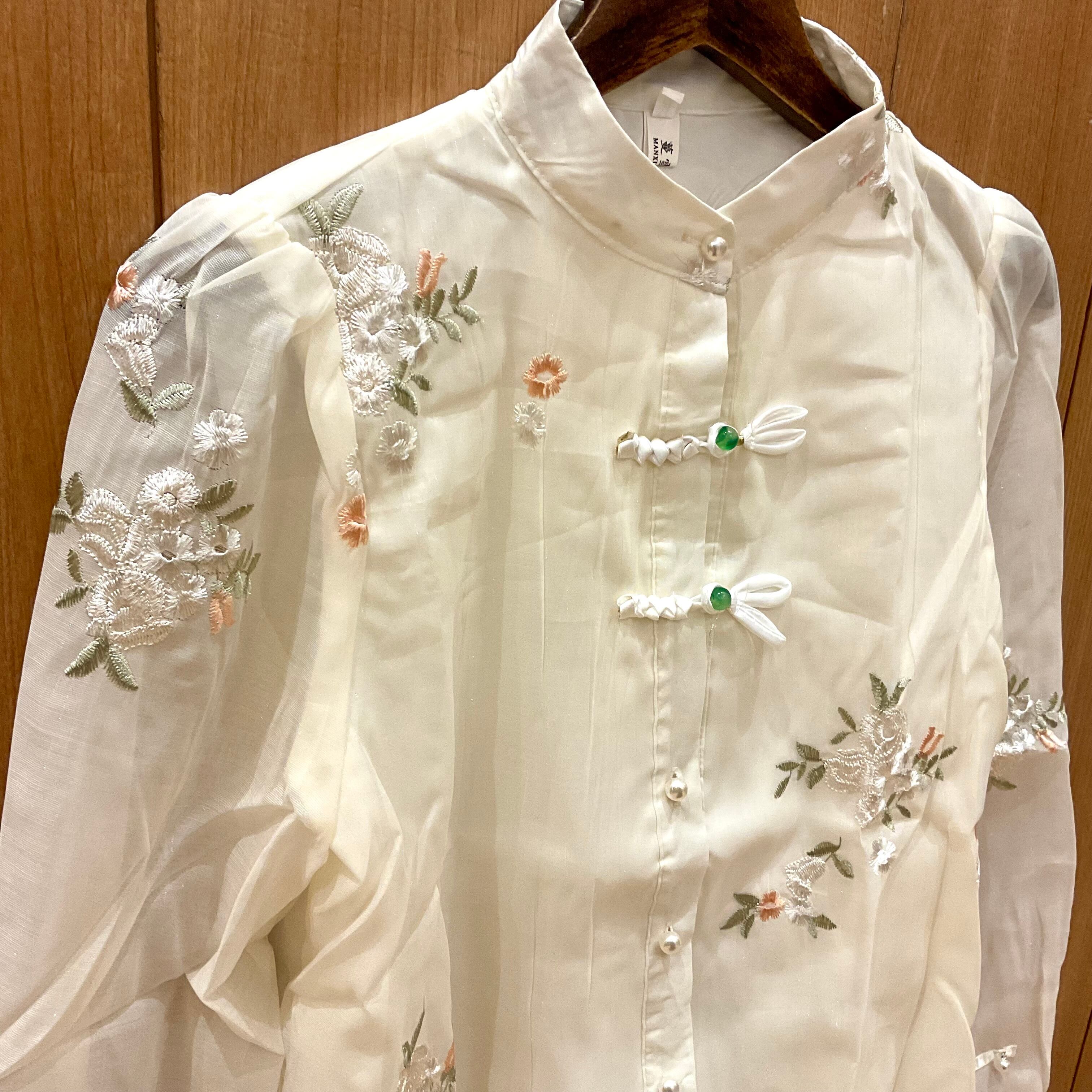 袖シアーお花刺繍チャイナボタン付シャツ(AE0534) | JOLIE