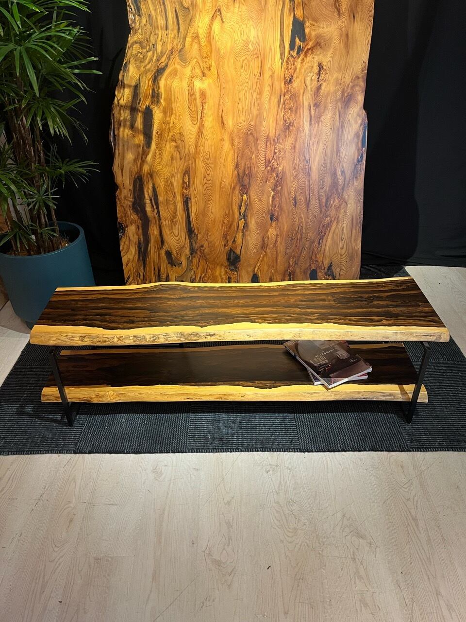 シャム柿_青山店_テレビボード／一枚板_2段セット脚付き 251076-3