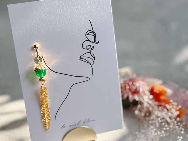 印象アップ揺れイヤリング　グリーンメノウ　ゴールド／シルバー