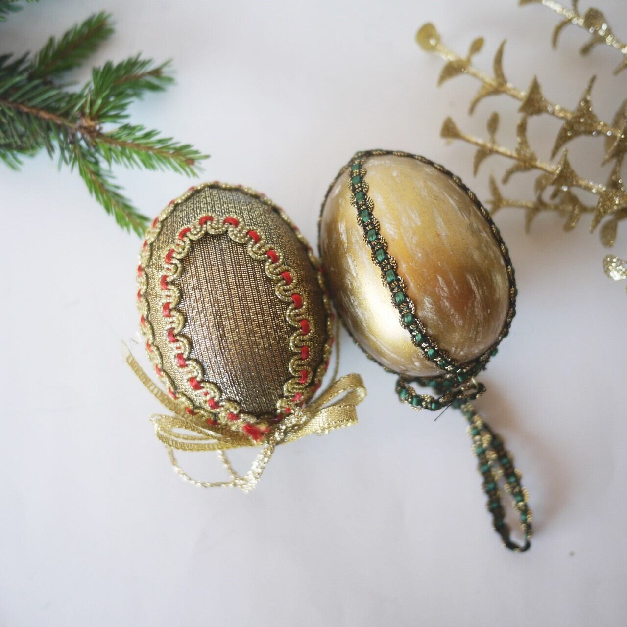 金色卵のオーナメント2個 修道院の手仕事