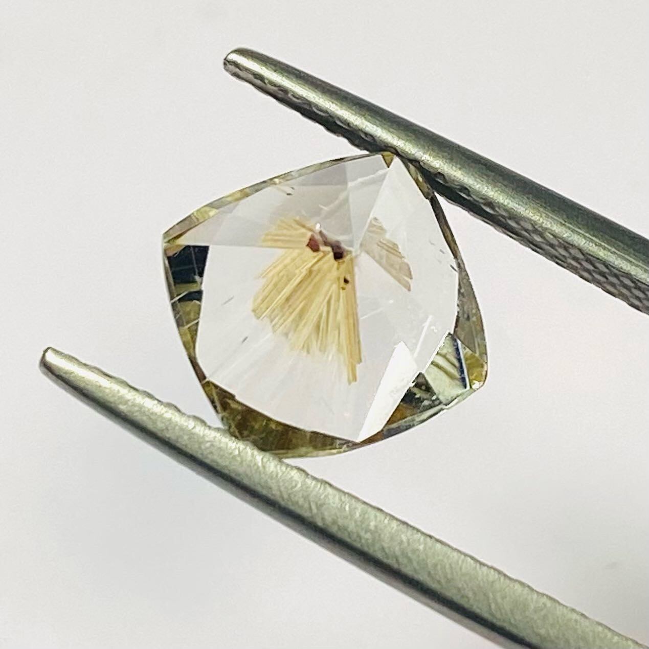 花の中 ルチルクオーツ